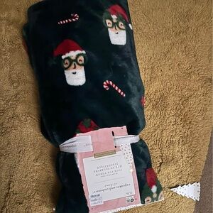 Festive cupcakes & cashmere blanket.